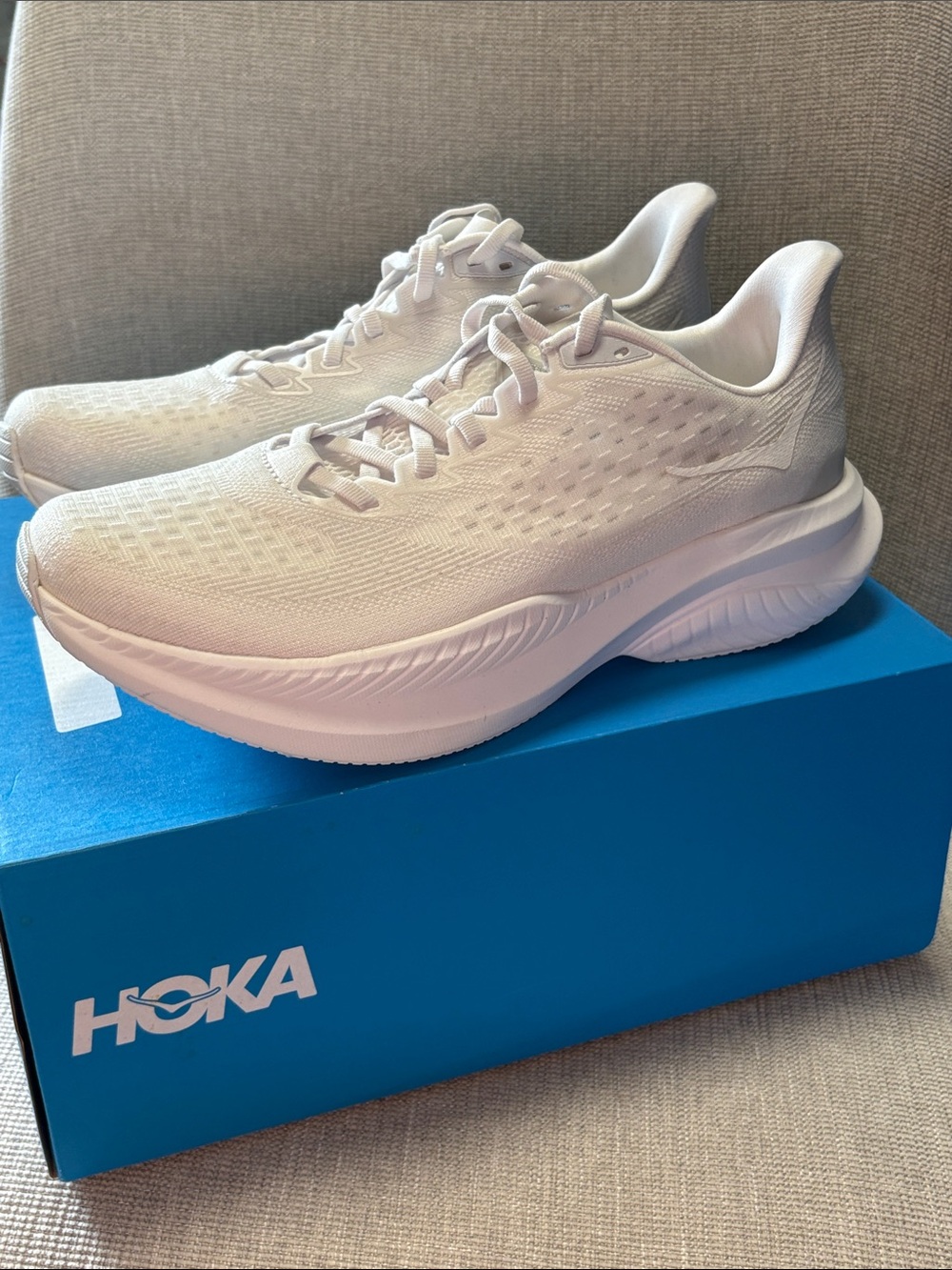 Hoka One One Mach 6 LA Performance Running Shoes size 10 white/white